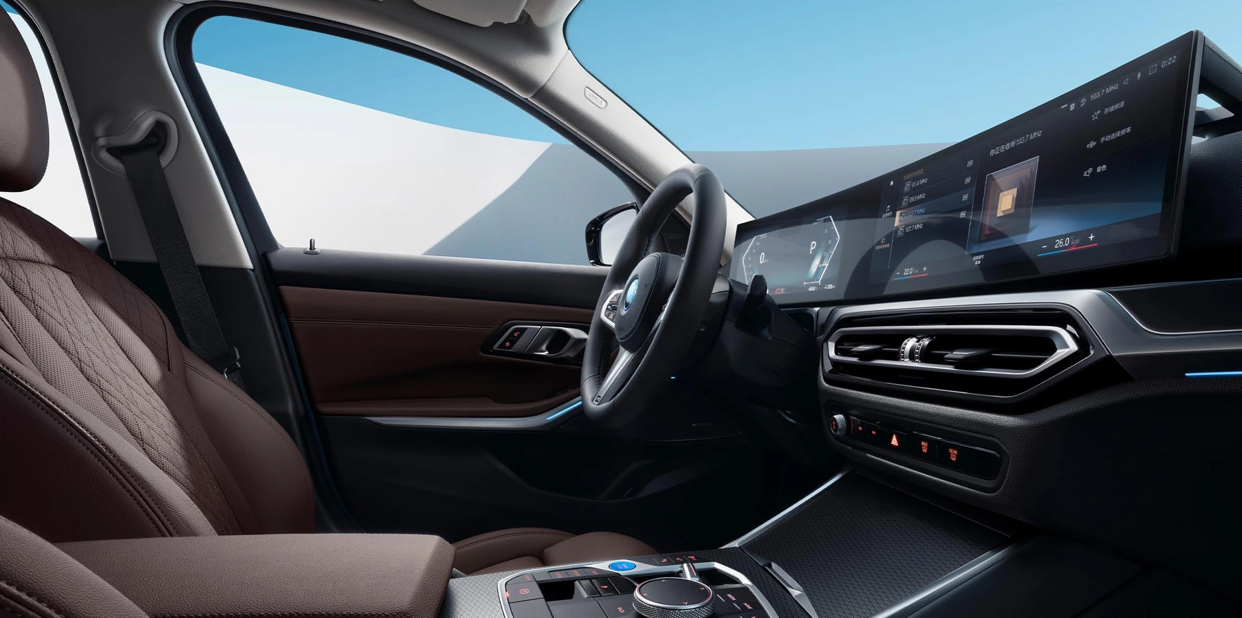 داشبورد، فرمان و نمایشگر منحنی BMW i3؛ عکس اصلی بروشور